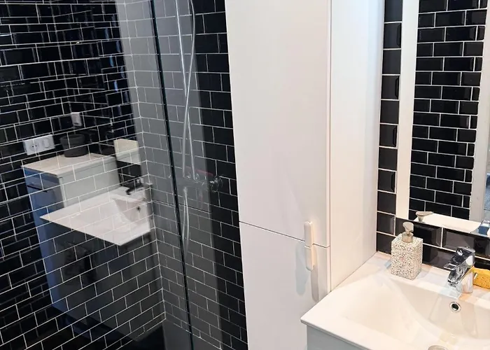 Appartement Bien Situe Reservation Du Samedi Au Samedi Minimum *